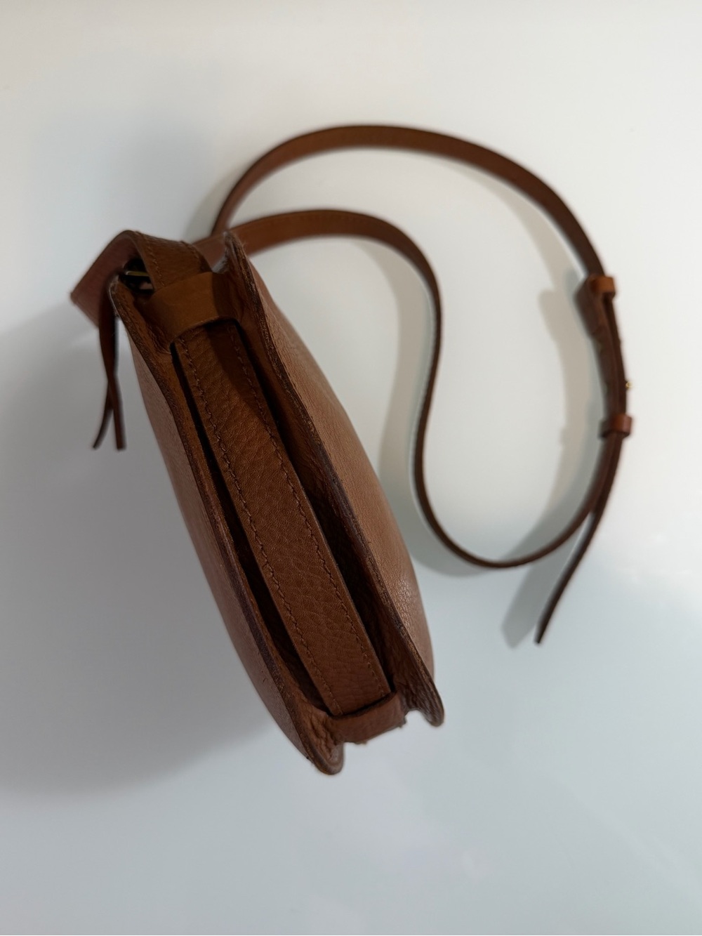 Madewell Round Crossbody Bag in Cognac Brown - Picture 5 of 10